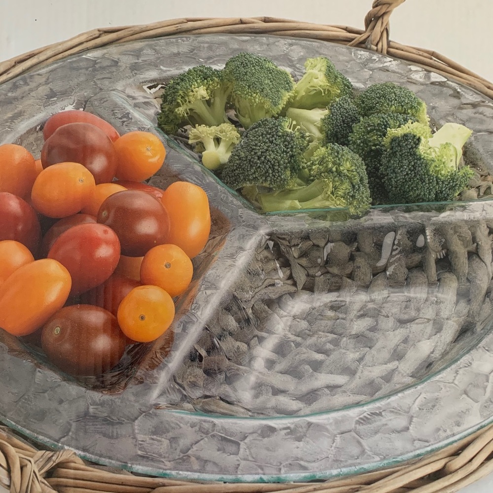 Home essentials relish dish